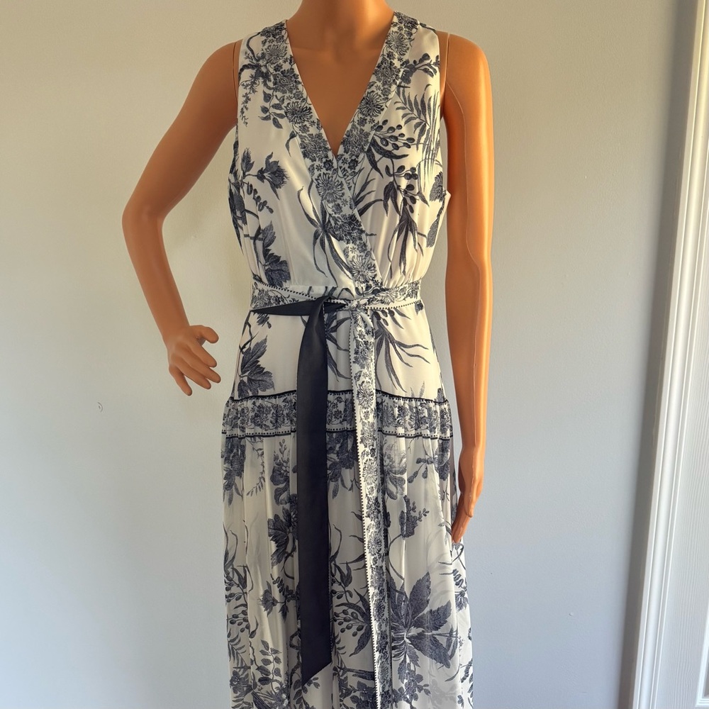 Antonio Melani Blue & White Floral Maxi Dress – Size 6 – MINT CONDITION
